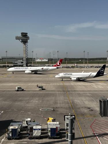 Airbus-A330-300-Turkish-Airlines-Airbus-A320-Lufthansa-2