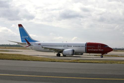 Boeing-737-MAX-8-Norwegian-Unicef-Livery