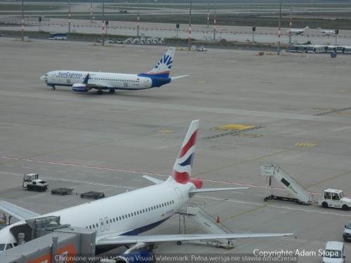 Boeing 737-800 Sun Express, Airbus A320-200 British Airways