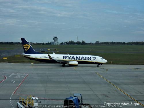 Boeing 737-800, Buzz, Ryanair