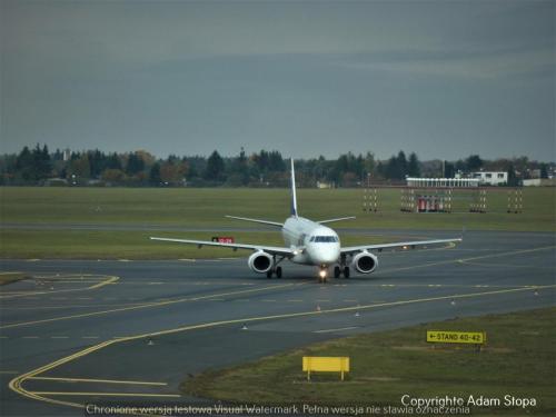 Embraer E195LR, LOT Polish Airlines
