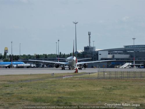 Boeing 767-300ER, Omni Air International