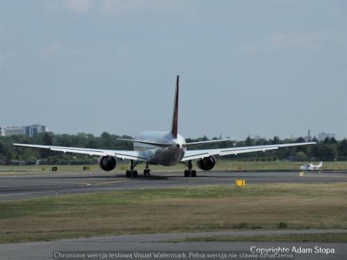 Boeing 767-300ER, Omni Air International