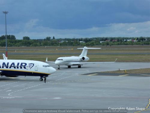 Boeing 737-800, Ryanair,Bombardier Global Express